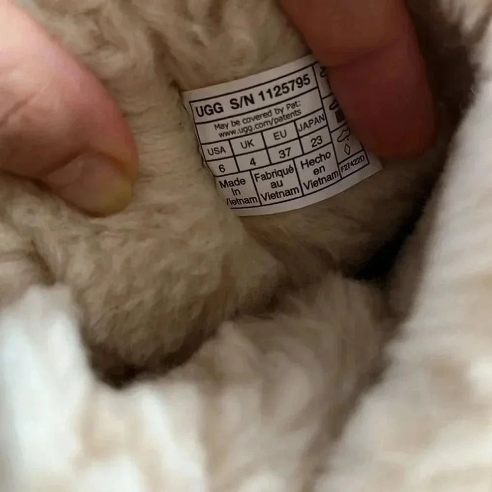 New UGG Boots - Picture 7 of 8